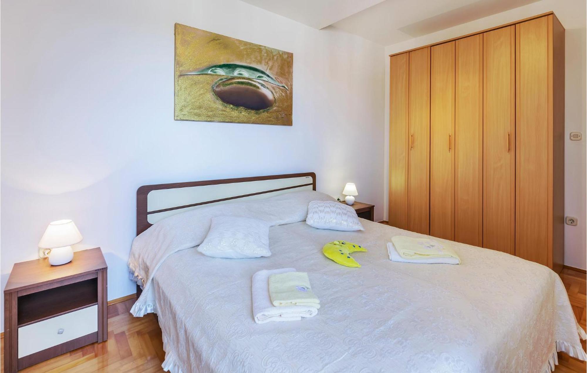 1 Bedroom Beautiful Apartment In Pula Exteriér fotografie